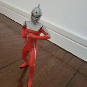 울트라맨 스타일 피규어 빨간색