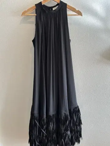 COS 슬리브리스 프린지 원피스 블랙