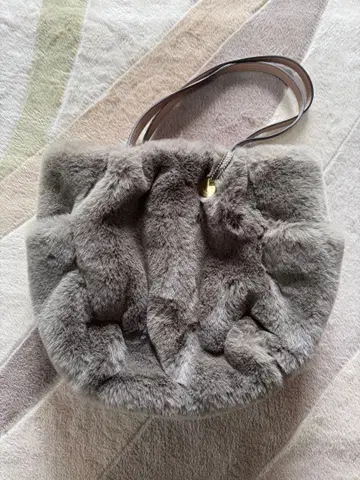 ikka 인조 모피 백