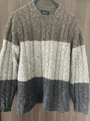 HOWLiN' 케이블 짜임 니트 스웨터 그레이 계열