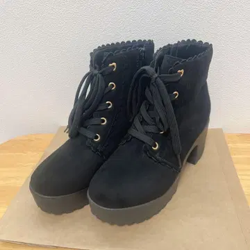 LIZLIS 레이스업 부츠