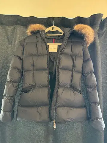MONCLER 블랙 후드 부착 다운 자켓