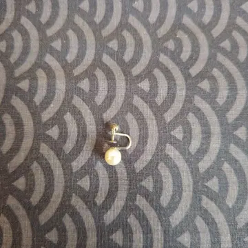 골드 펄 한쪽 귀걸이