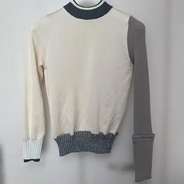 아이보리 그레이 편소매 니트 스웨터