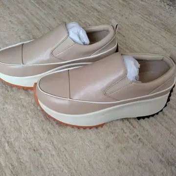 샵 채널 누벨 보그 스니커즈