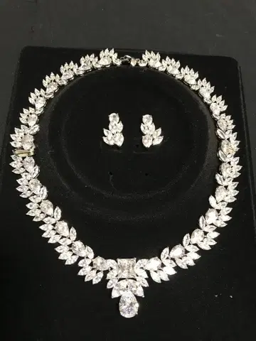 크리스탈 목걸이와 귀걸이 세트 고져스 마치 다이아몬드 정교함