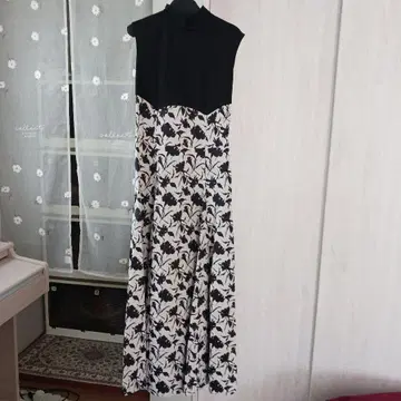 [ 새상품 ] FENNEL 슬리브리스 롱 원피스 꽃무늬