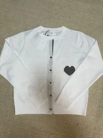 Vin 화이트 가디건 하트 자수