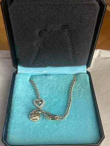 JUCY COUTURE 하트 참 목걸이