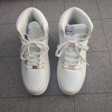 화이트 가죽 하이컷 스니커즈