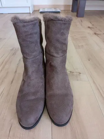 브라운 스웨이드 어그 부츠 퍼 포함