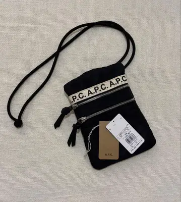 A.P.C. 아페쎄 넥 파우치 사코슈