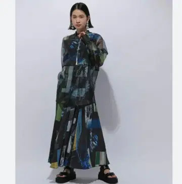 HARE 포토 콜라주 플리츠 스커트 포토 콜라주 시어 셔츠