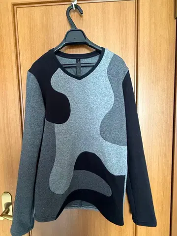 아브스트랙트 패턴 V넥 스웨터