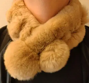 MOONBAT 베이지 퍼 넥워머