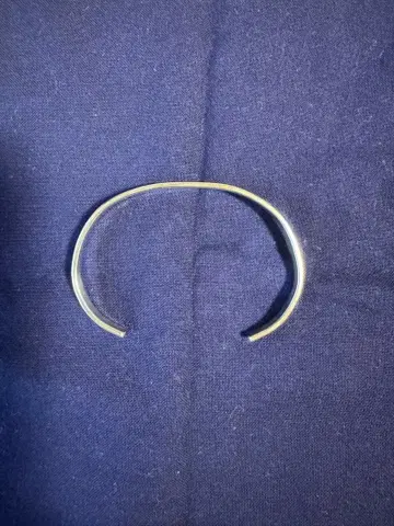 실버 뱅글 조각 무늬 포함