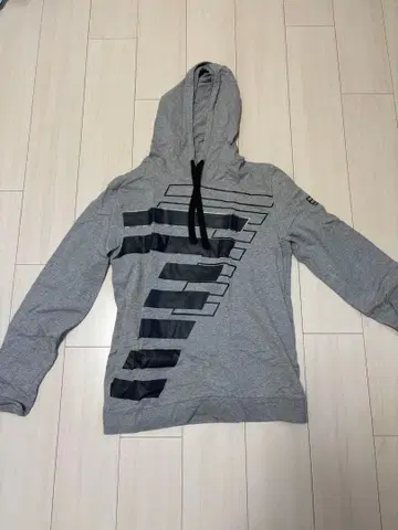 EA7 EMPORIO ARMANI 그레이 후드티
