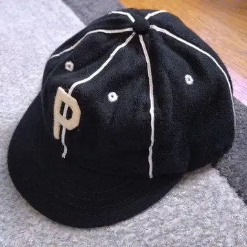 블랙 P 로고 야구 모자