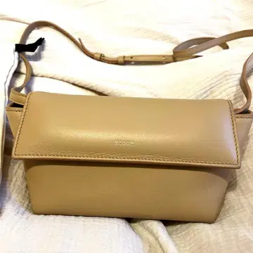 MIUUR 베이지 플랩 바디백