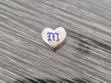 하와이안 주얼리 하트형 참 M 로고 포함