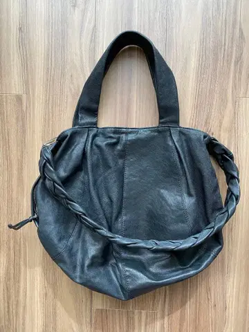 interstaple 블랙 가죽 숄더백