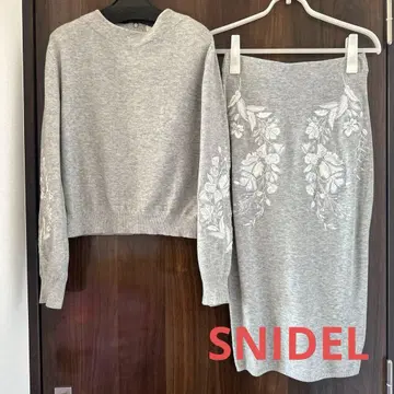 스나이델 니트탑+니트 스커트 세트 자수 포함