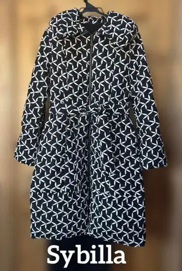 시빌라 총 자수 다운 롱 코트