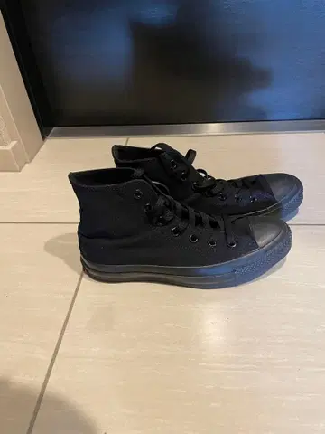 CONVERSE 척테일러 블랙 하이컷 스니커즈