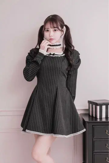 pium 초커 포함 코튼 프릴 긴팔 원피스