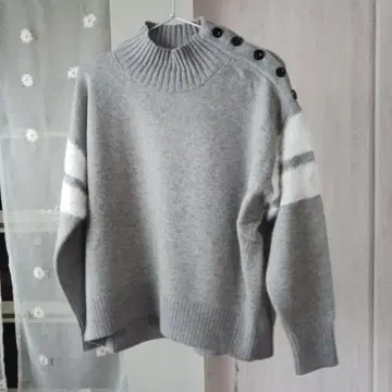 [ 새상품 ] scot club 버튼 달린 하이넥 니트