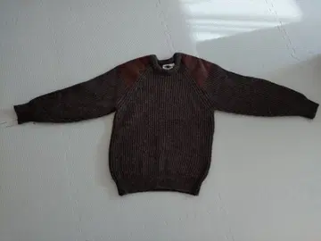 BLACK SHEEP 퓨어 울 x 가죽 숄더 스웨터 잉글랜드제