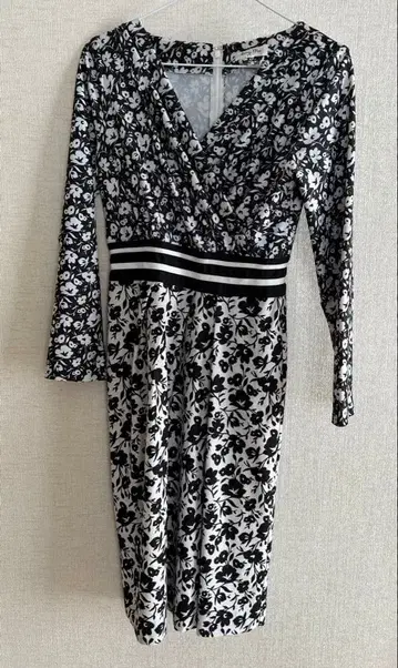 kayMe 꽃무늬 긴팔 무릎 기장 원피스