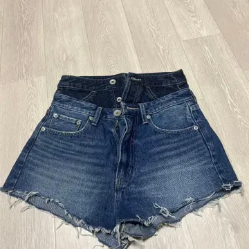 GYDA 다크 블루 숏팬츠 M 사이즈