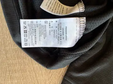 JOSFPH ABBOUD V넥 블랙과 파랑 다이아몬드 무늬 스웨터