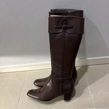 브라운 가죽 롱 부츠 지퍼 포함