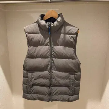 GAP 슬리브리스 다운 자켓 차콜