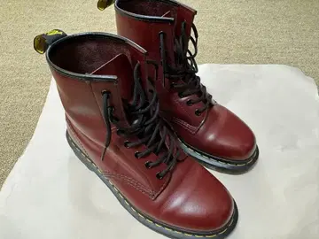 닥터마틴 8홀 체리 레드