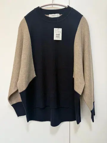 MEDOC 돌먼 슬리브 배색 니트 야마다야