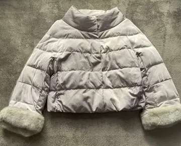 택 포함 쿠튀르 브로치 월드 숏 기장 다운 코트 40/L