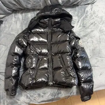 MONCLER 블랙 다운 자켓 후드 부착