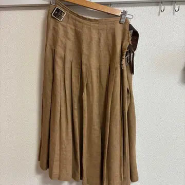 베이지 플레어 스커트 버클 포함