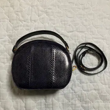 네이비 가죽 원형 숄더백