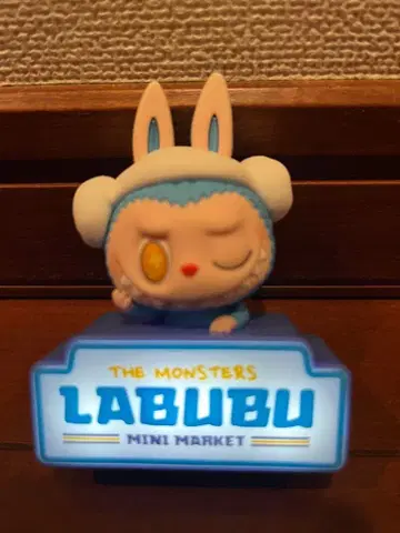 LABUBU 라이트업 피규어