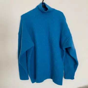 ZARA 하이넥 블루 굵은 니트