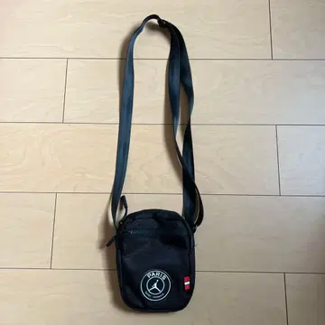 PARIS 로고 나일론 숄더백