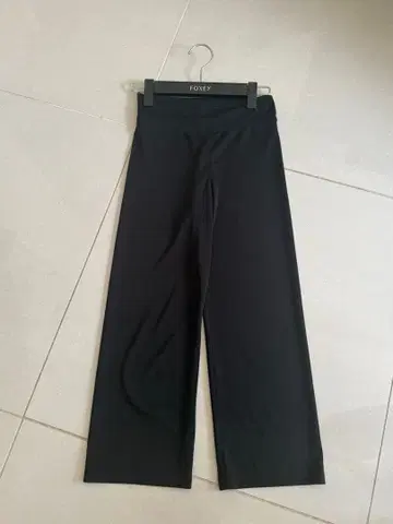 DAISY LIN 블랙 7부 소매 레깅스