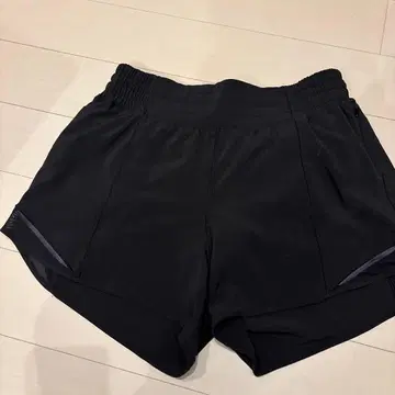 룰루레몬 블랙 숏팬츠 사이즈 8