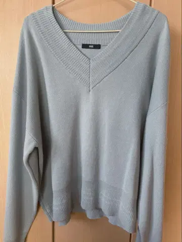 HARE 그레이 그린 V넥 니트