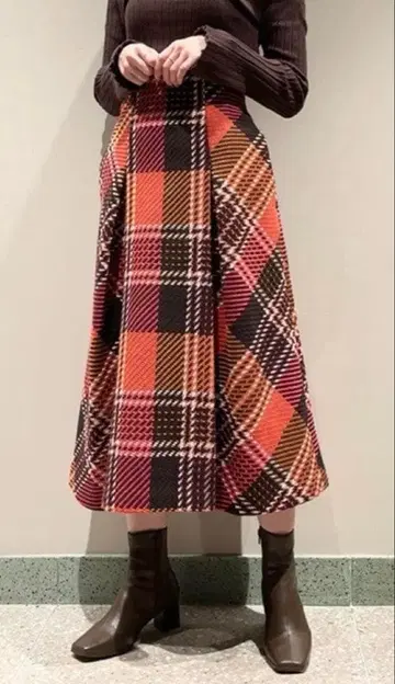 오렌지 블랙 체크 플레어 스커트