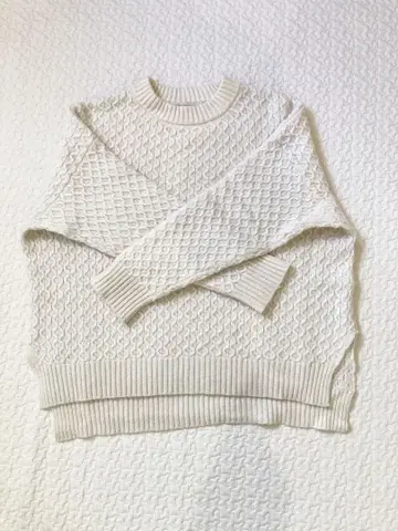 미디 우미 화이트 케이블 니트 스웨터